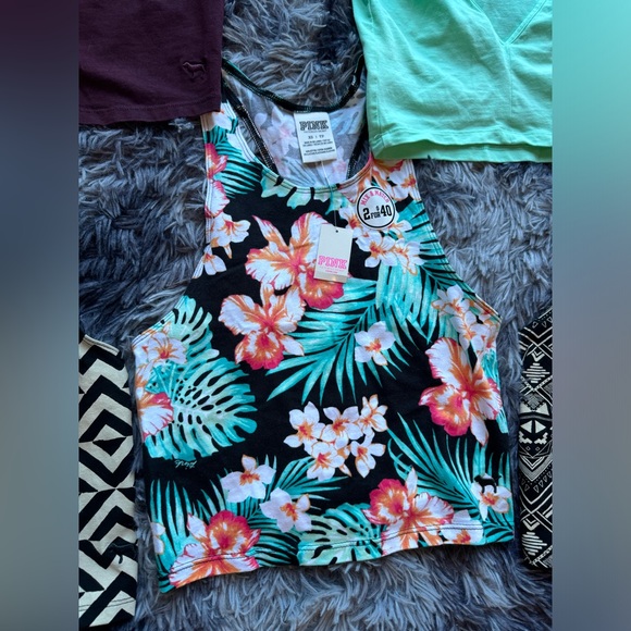 Victoria’s Secret PINK Crop Top Bundle - Picture 8 of 8